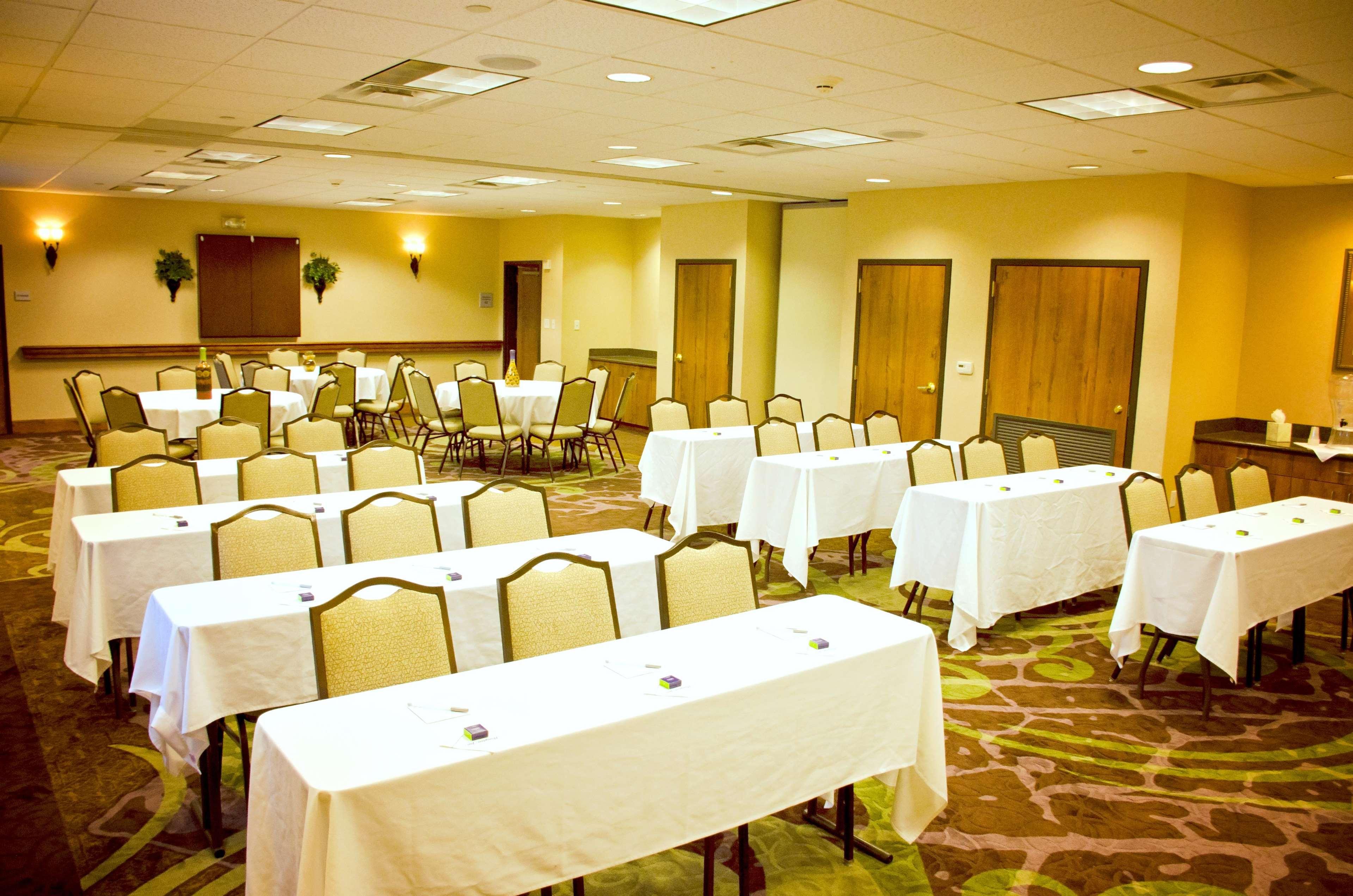 Hampton Inn & Suites College Station Exterior photo