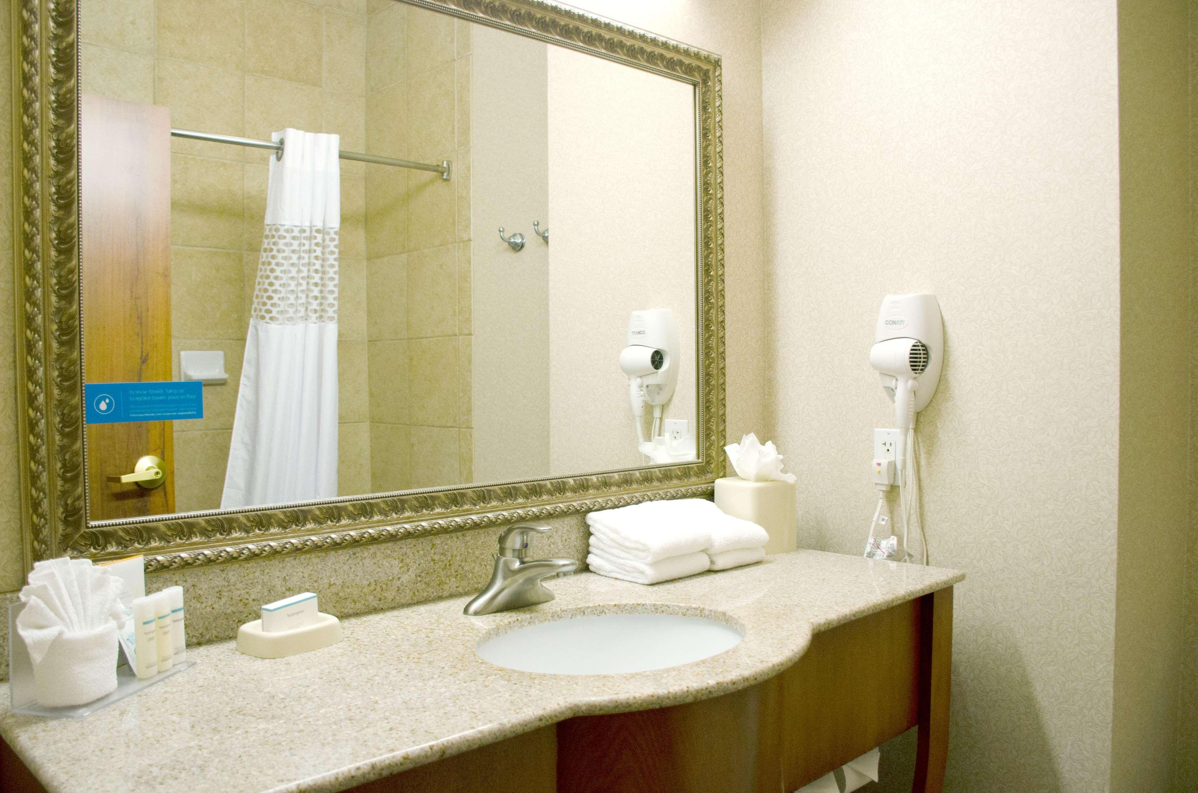 Hampton Inn & Suites College Station Exterior photo