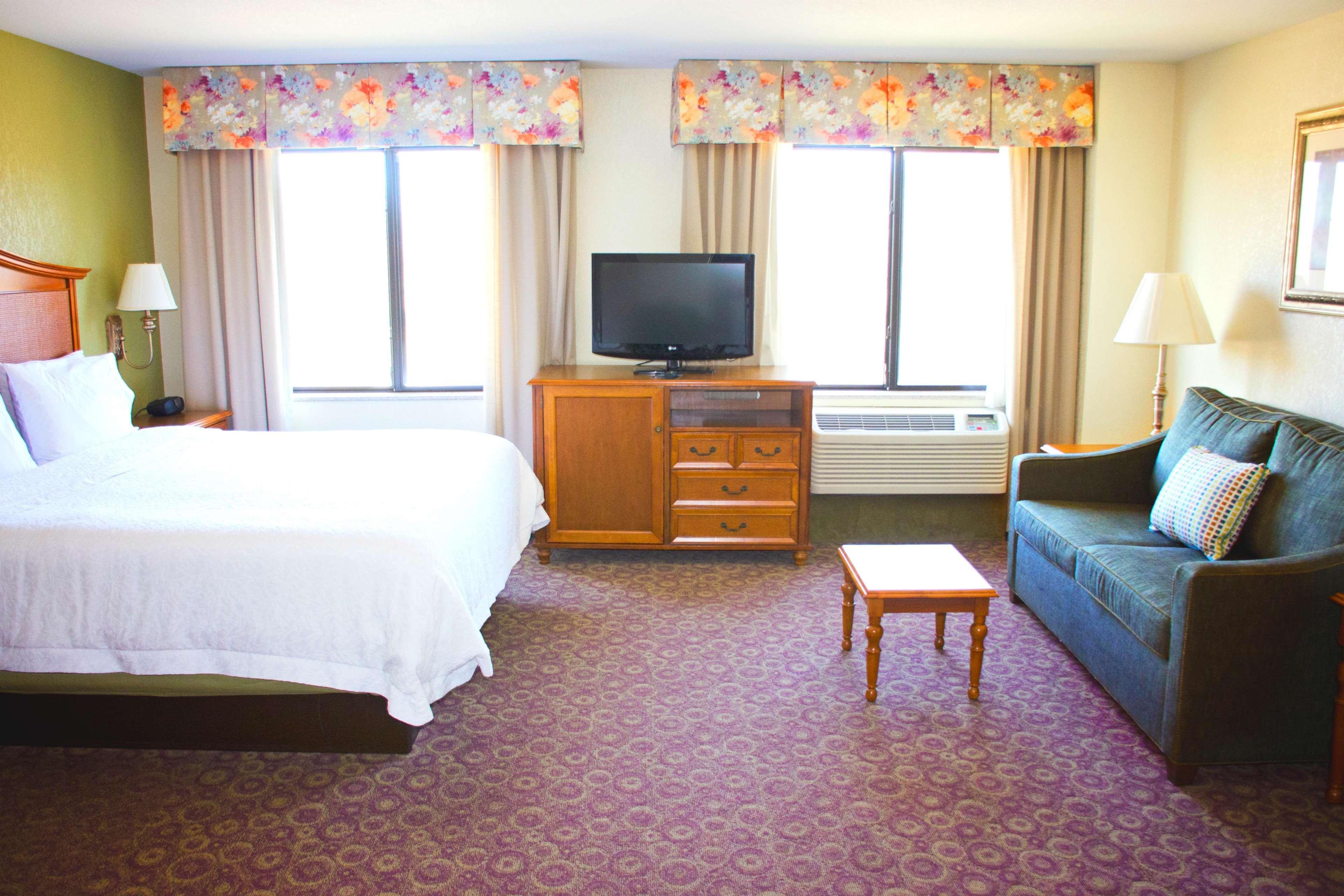 Hampton Inn & Suites College Station Exterior photo