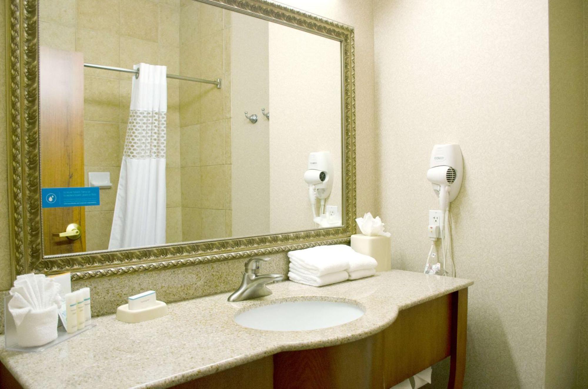 Hampton Inn & Suites College Station Exterior photo