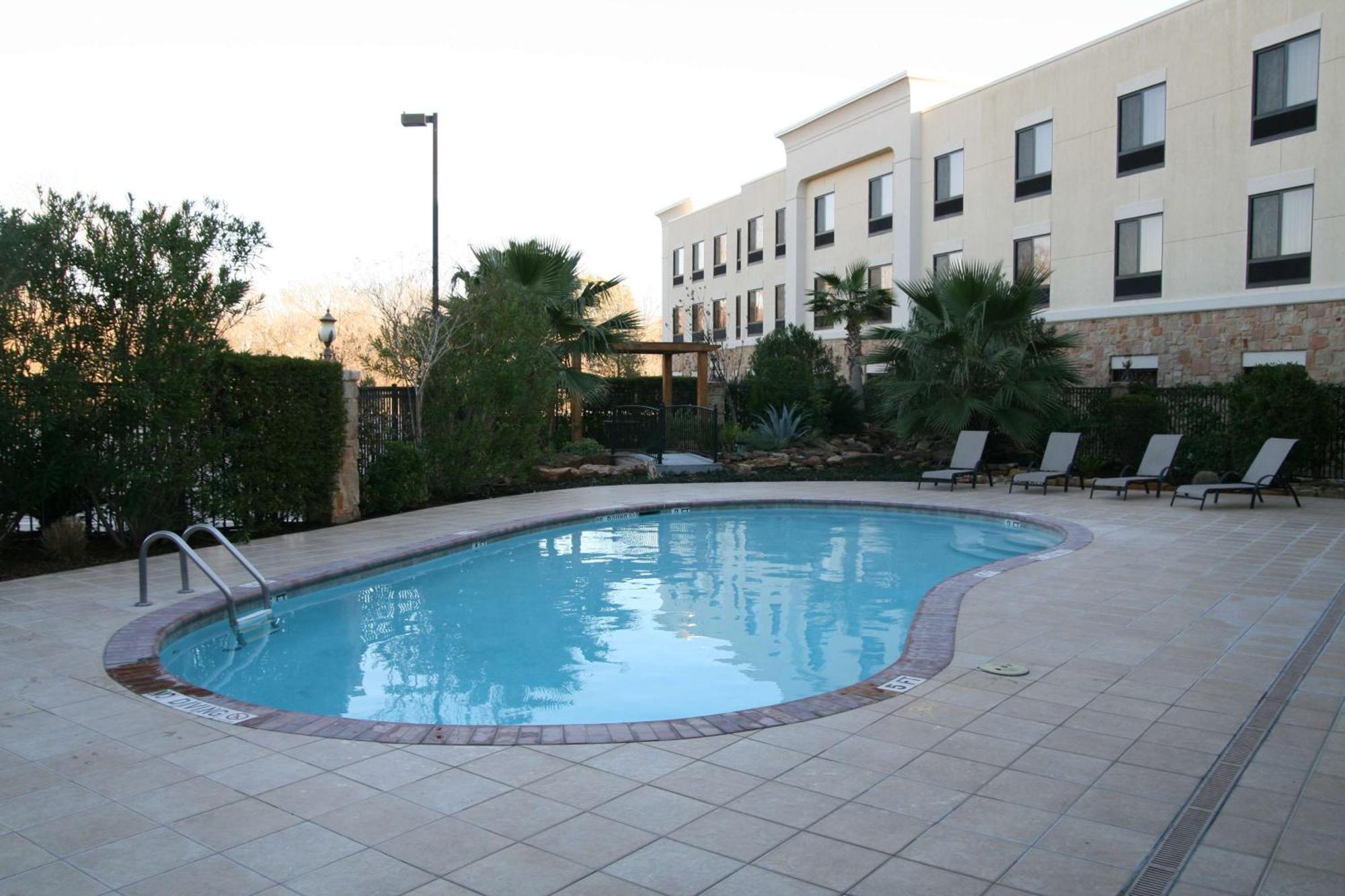 Hampton Inn & Suites College Station Exterior photo