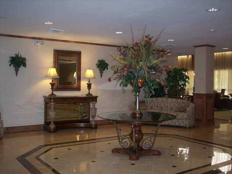 Hampton Inn & Suites College Station Interior photo